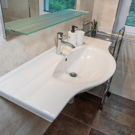 بيت للعطل House Destina - *